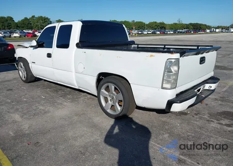 2000 Chevrolet Silverado 1500 Ls z USA, uszkodzony, nr VIN 2GCEC19T8Y1102551